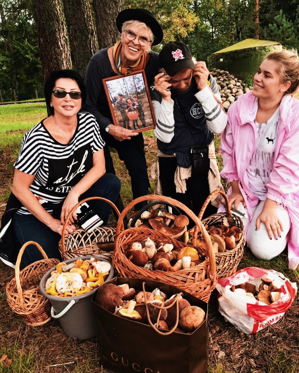 Шикарно - внучка 83-летней Алисы Фрейндлих показала, как элегантно сейчас выглядит ее звездная бабушка Шикарно - внучка 83-летней Алисы Фрейндлих показала, как элегантно сейчас выглядит ее звездная бабушка актрисы