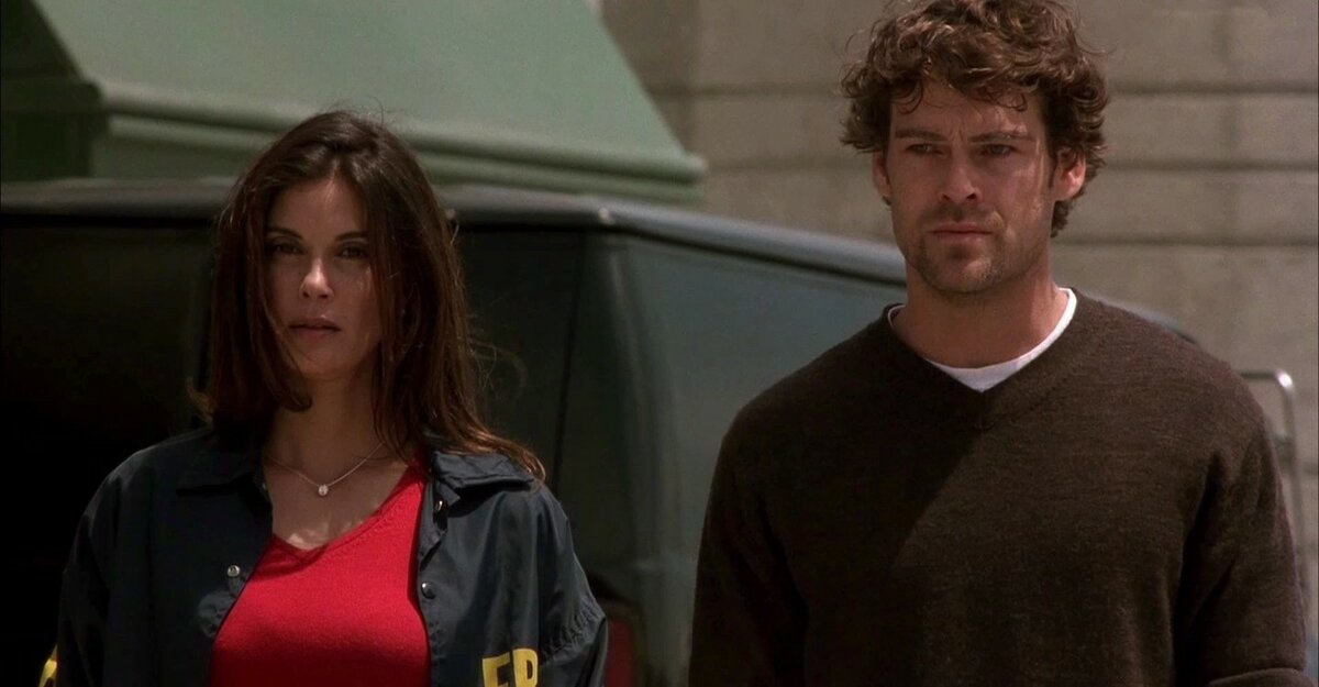 Опасная кинобрюнетка, с которой держи ухо востро Опасная кинобрюнетка, с которой держи ухо востро