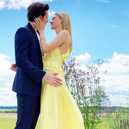 Неоднозначно: Бруклин Бэкхем и Никола Пельтц обменялись кулонами из своих зубов Неоднозначно: Бруклин Бэкхем и Никола Пельтц обменялись кулонами из своих зубов Звезды,Звездные пары