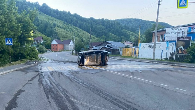 На Алтае пьяный подросток взял бабушкин автомобиль и уничтожил его в ДТП