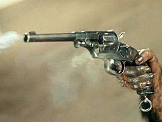 Самый «киношный» военный револьвер оружие