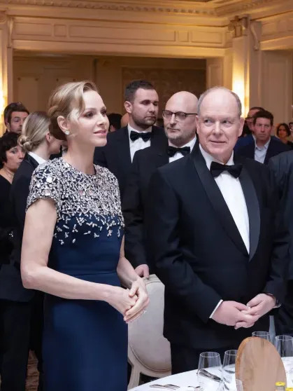 Княгиня Монако Шарлен вышла в свет в вечернем платье вместе с мужем, князем Альбером II Альбер, княгиня, ШарленКнязь, Шарлен, князь, после, детей, ШарленКнягиня, Монако, Альбера, законной, признанных, разных, Помимо, Габриэлла, принцесса, старших, Княгиня, принц, наследный