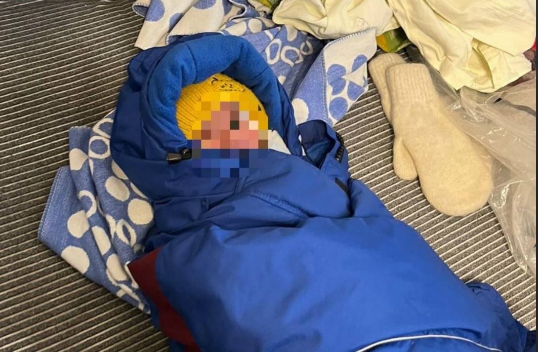 Женщина выносила ребенка в брюшной полости. Дети оставленные в роддоме. Женщина родила и бросила ребенка. Женщина родила и бросила ребенка. Мама с ребенком в роддоме.