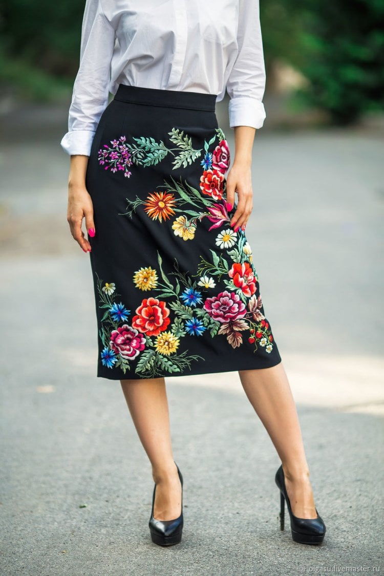 Стильные юбки с вышивкой: лучшие идеи для вдохновения 