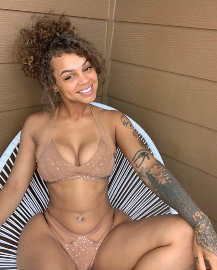 Улыбчивые девушки  