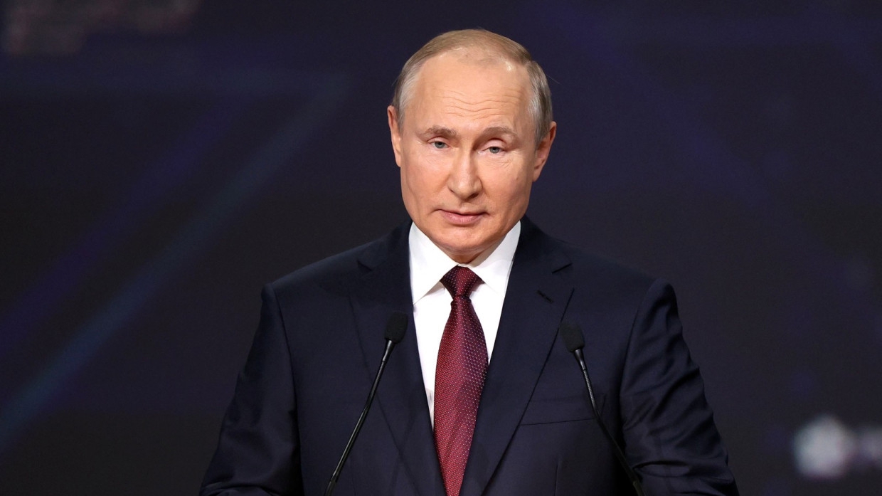 Путин поручил главе МЧС нарастить группировку сил в Крыму