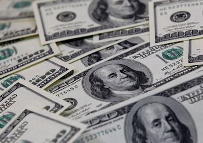 FILE PHOTO: U.S. one hundred dollar notes are seen in this picture illustration taken in Seoul February 7, 2011. REUTERS/Lee Jae-Won