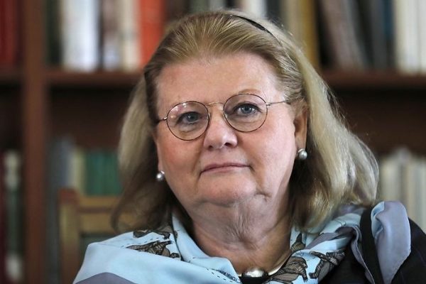 Затмила всех и подарила кольцо: Алла Пугачева в шикарном платье от души развлеклась на юбилее Муравьевой