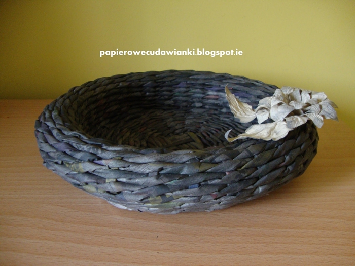 Плетение из газет - объёмная вазочка для фруктов плетение из газет