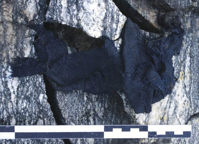 Отлично сохранившийся текстиль оригинального синего цвета, датированный 10 веком нашей эры.