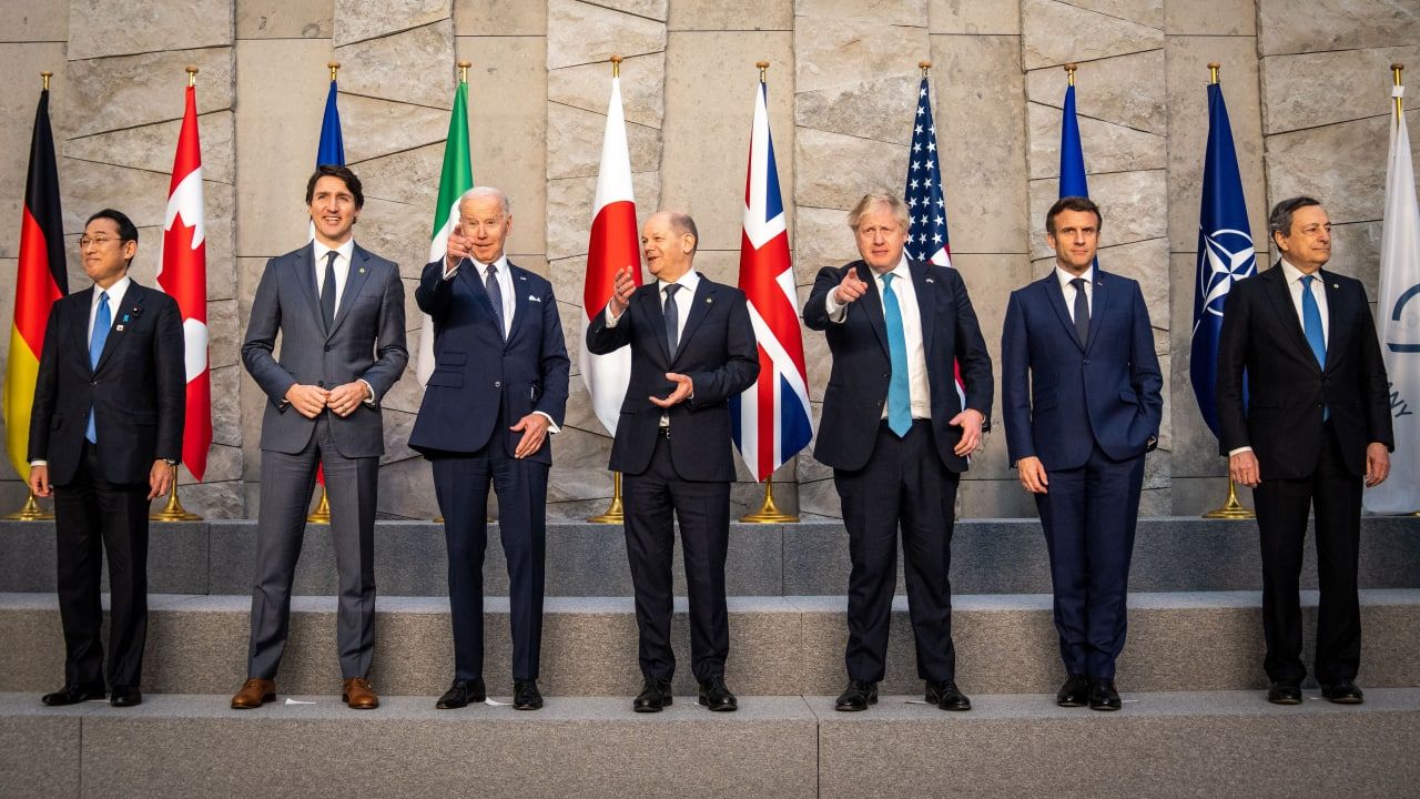 Британцы сравнили с детьми хотевших сфотографироваться «круче Путина» лидеров G7 Политика