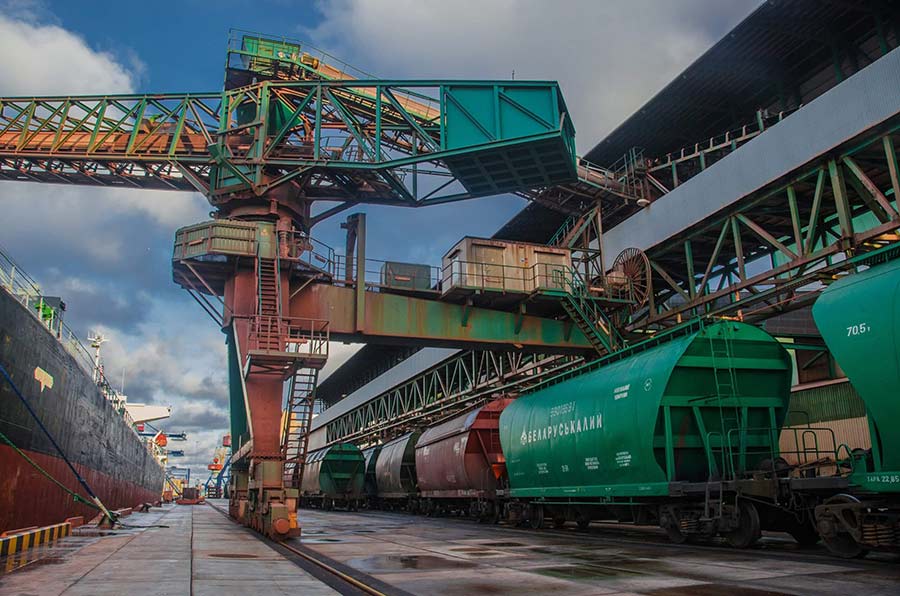 Транзит через враждебно настроенную страну России не нужен