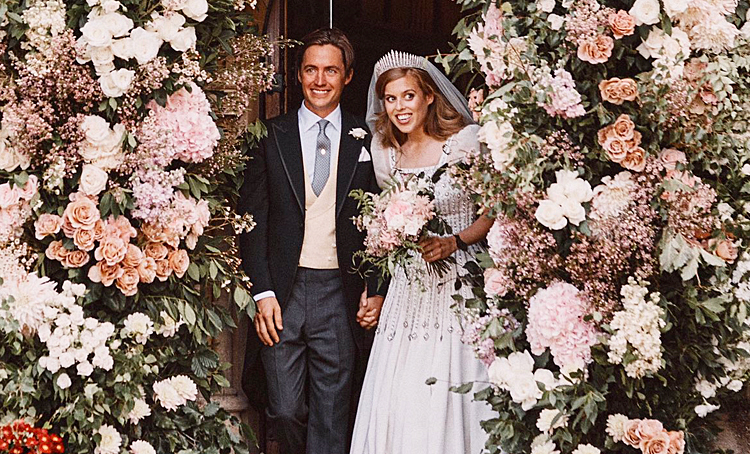 Принцесса Беатрис представила первые фото со свадьбы с Эдоардо Мапелли Моцци Монархи,Британские монархи