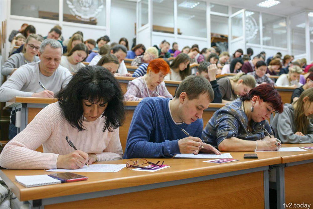 Тв томск сегодня. Тотальный диктант Томск тв2. Тотальный диктант студенты Новосибирска. Тв2 Томск новости. Тотальный диктант в Санкт-Петербурге фото 2021.