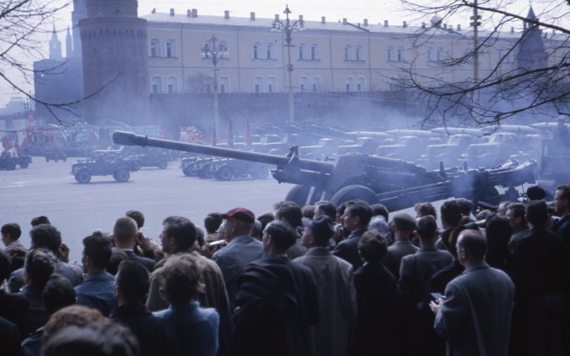 Даже тягачи с пушками участвовали М-46 и С-23. СССР, военная техника, парад