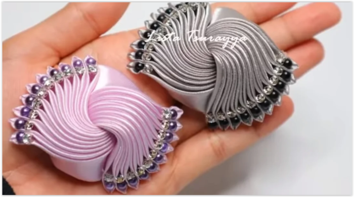 Элегантная брошь-канзаши - отличный подарок своими руками