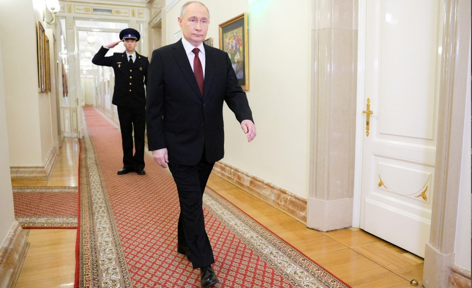 Инаугурация Путина 2024:  Шутка президента, Сигал в очереди и неловкий момент. Что осталось за кадром