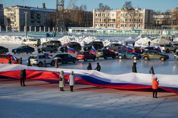 Как россияне поддерживают военных РФ в Украине. Проводят автопробег и делают букву Z из людей