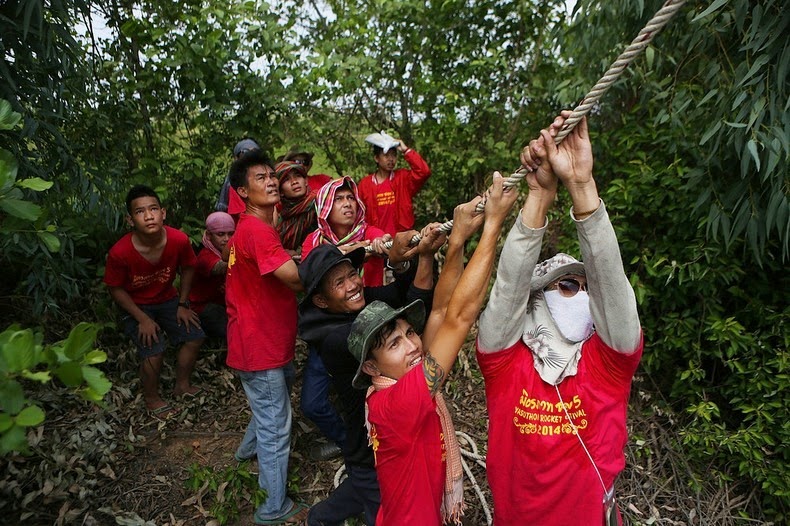 «Bun Bang Fai» – опасный праздник с самодельными ракетами в Таиланде авиатур
