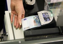 В Литве прекратили выплату зарплаты наличными