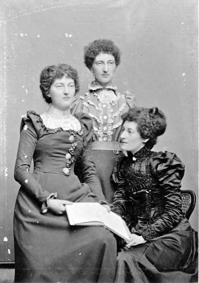 Victorian Women in the 19th Century (30).jpg