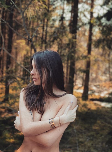 Кети Топурия представила соблазнительную фотосессию на природе Кети Топурия представила соблазнительную фотосессию на природе Звезды,Новости о звездах