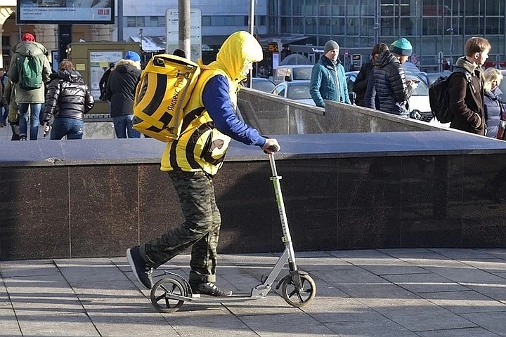 Московские курьеры рассказали о причудах клиентов во время коронавируса