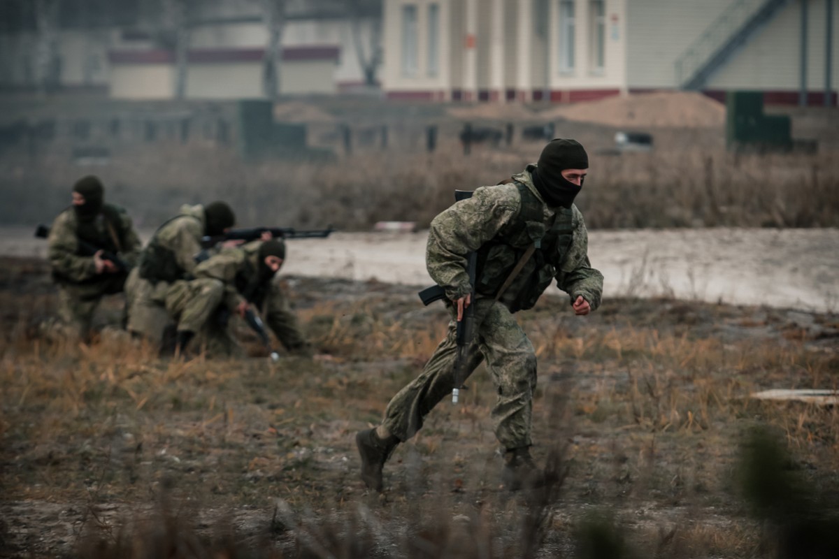 Обстрел русских солдат. Боевые действия на Украине. Спецоперации на Украине. Военные спецоперации на Украине. Российская армия на Украине.