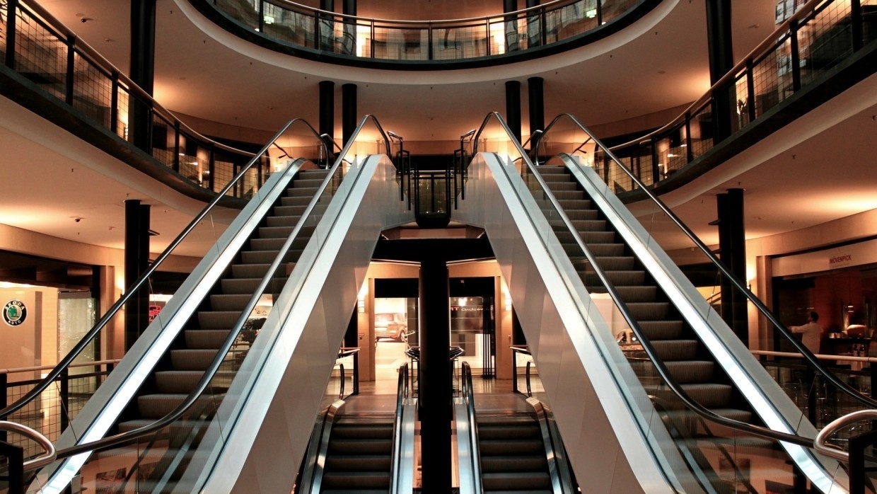 Пенсионерку из Бийска зажало дверями в торговом центре