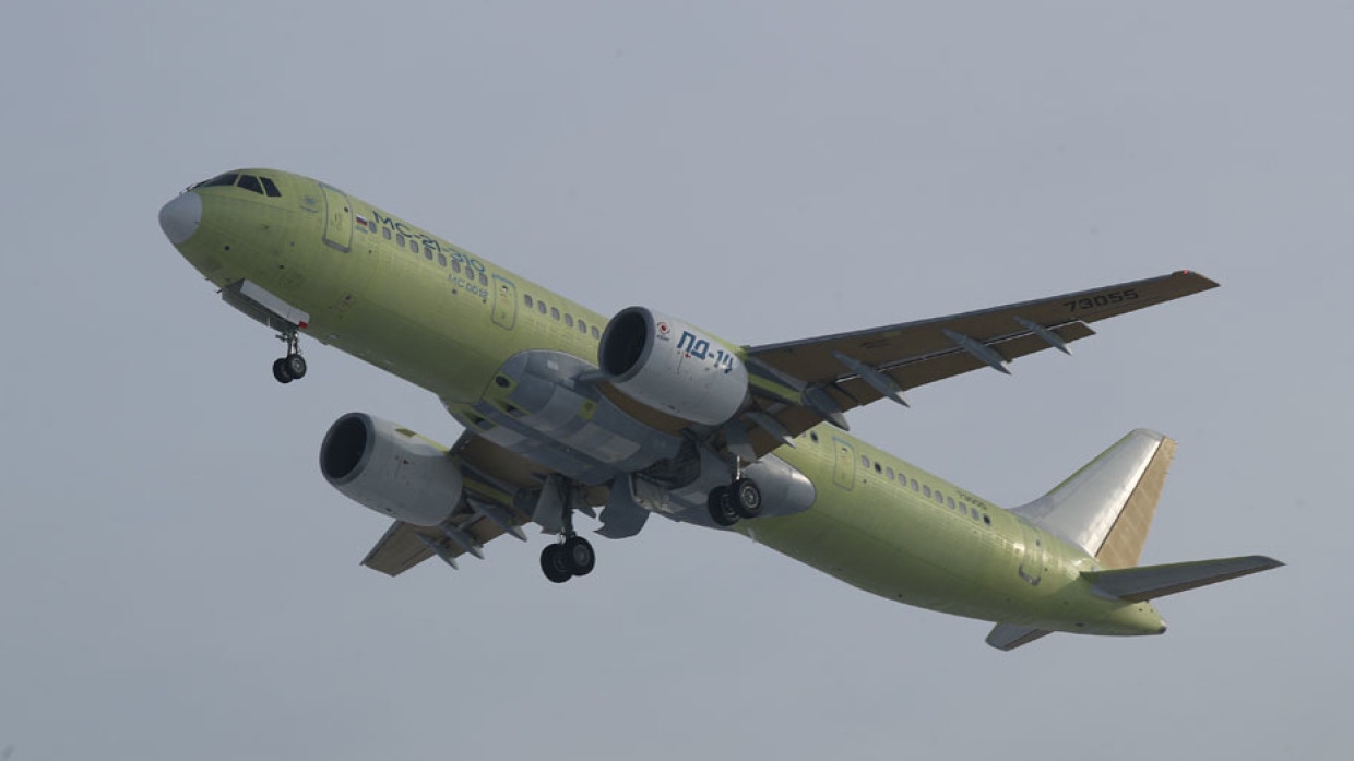 Мантуров анонсировал сертификацию самолета МС-21 с российским двигателем