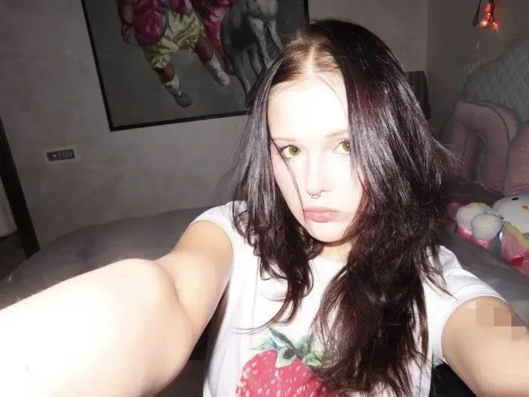 Младшая 14-летняя дочь Глюкозы показала себя после кардинальной смены имиджа ЧистяковаИоноваВера, ЧистяковаИонова, новом, Цигаль, стиль, теперь, когда, проблемах, поведения, Глюкоза, недавно, которая, наркотиков, Старшая, Ионовой, заподозрили, 19летняя, певицу, сцене, употреблении