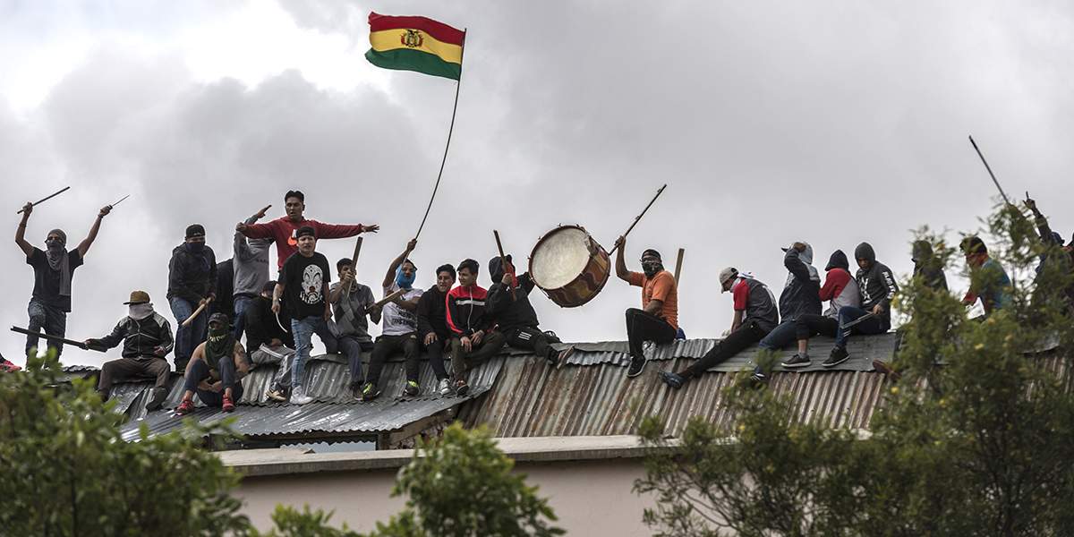 Переворот и анархия: что происходит в Боливии