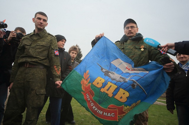 Фото. Представители ВДВ на митинге за Новороссию  © ZAMIR USMANOV | GLOBALLOOKPRESS.COM