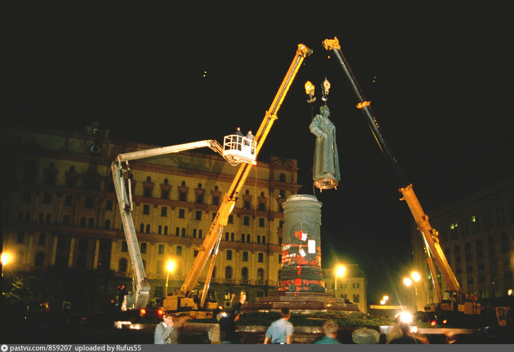 Москва, 1991 год, демонтаж памятника Дзержинскому - однажды москвичи уже решили, что-то изменилось?