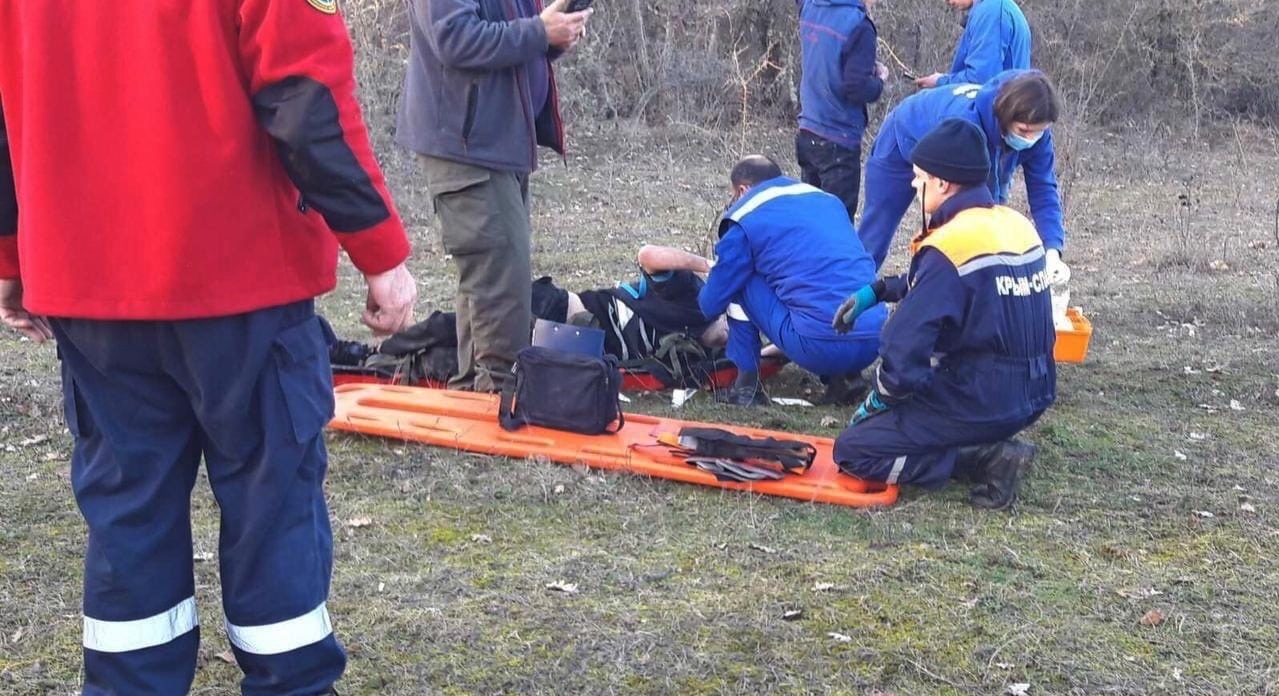 Мужчина сорвался с 15-метрового обрыва в Феодосии