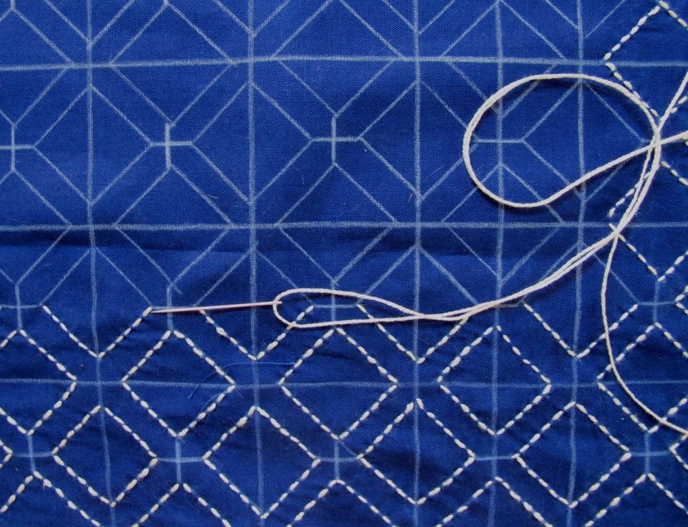 Завораживающая японская вышивка Сашико. Техника и схемы вышивки, ткани, Сашико, стежки, сашико, должна, помощью, стежков, необходимо, можно, очень, нитей, ткань, японское, делаются, создания, специальные, четыре, использовать, используют