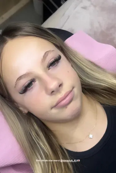 Декольте, блонд и видео под русскоязычный хит: 14-летняя дочь Николя Саркози и Карлы Бруни показала новый образ Саркози, СаркозиДжулия, Бруни, Джулия, Николя, показала, активно, часто, пользуется, ресниц, наращиванию, новый, Карлы, соцсетях, услугами, 16летнюю, Пересильд, Уэста, 12летнюю, Канье