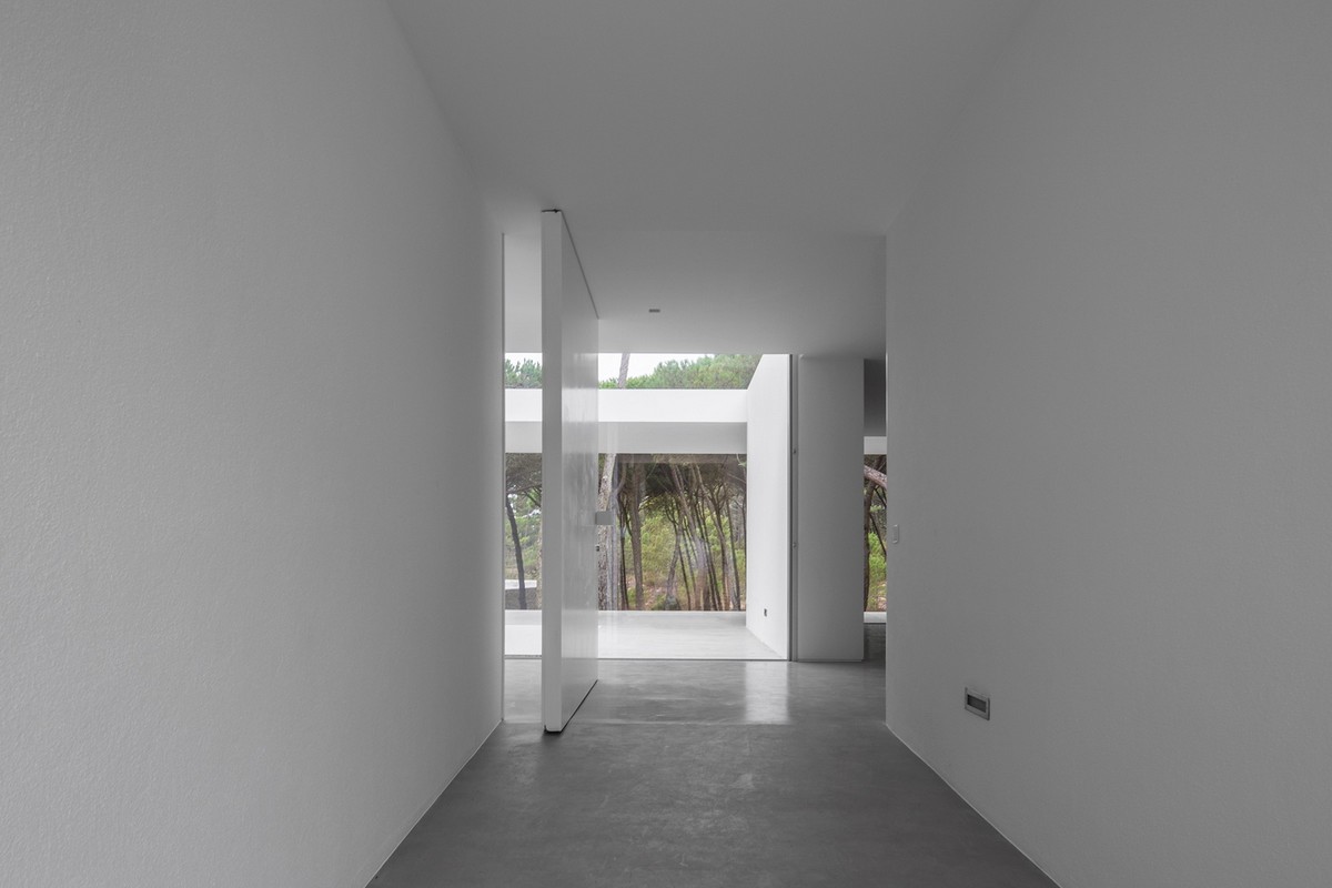 Максимально минималистская резиденция в Португалии