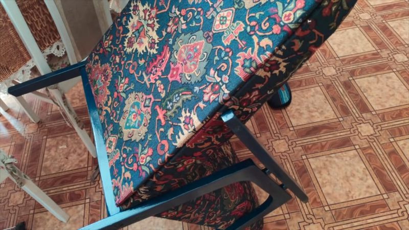 Женщина стильно отреставрировала старое советское кресло интерьер,переделки,рукоделие,своими руками,сделай сам