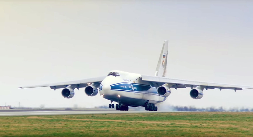 Посмотрите, как выглядит внутри один из самых больших самолетов в мире — Ан-124-100