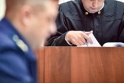Чиновник и подрядчик незаконно сэкономили на оборудовании и попали под суд