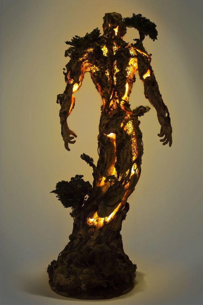 Древовидная фигура, состоящая из природных и технологических элементов от Гаррет Кейн Гаррет Кейн, Скульптуры, дерево, скульптор, художник, человек