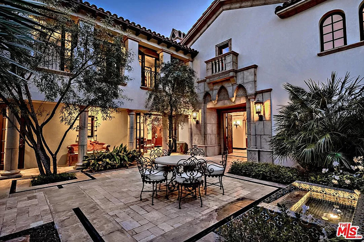 В гостях у Сильвестра Сталлоне: экскурсия по вилле актера в Ла Кинте, которую он пытается продать 9 лет Стиль жизни,Дома звезд