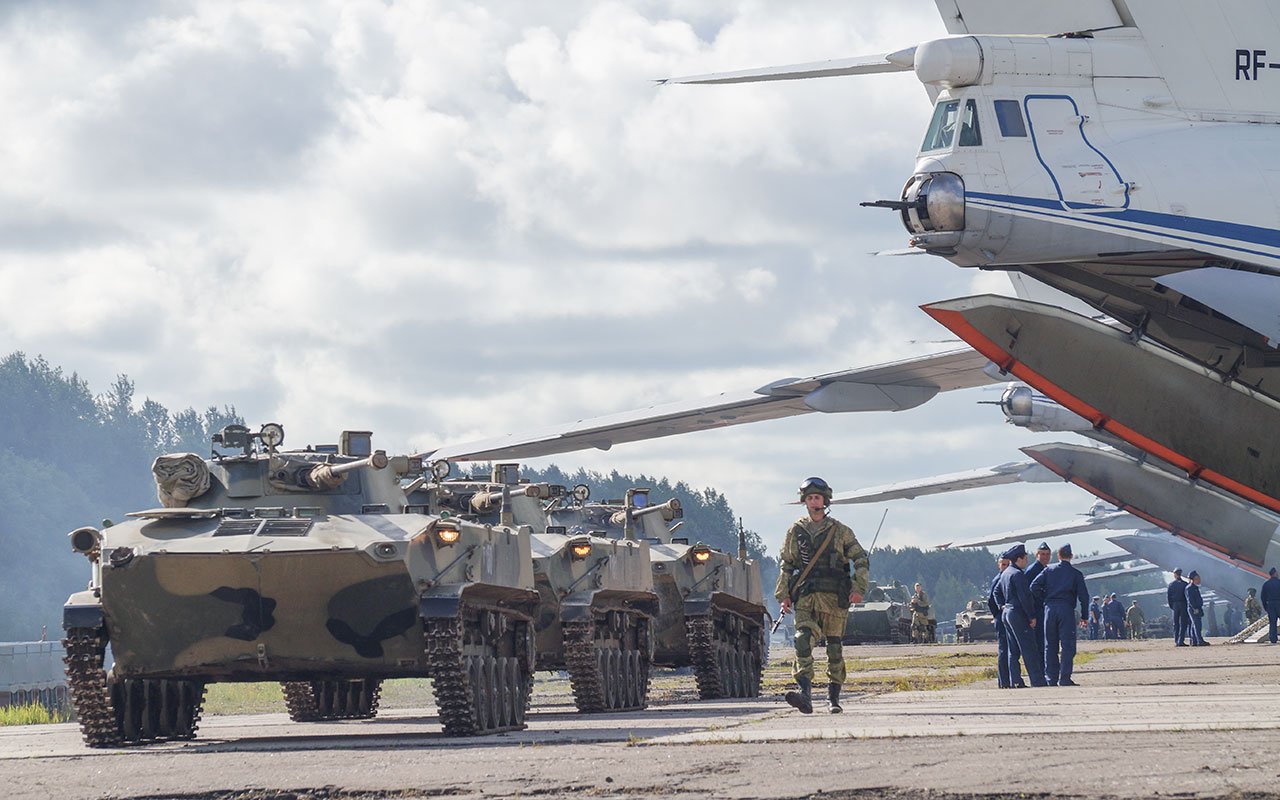 Мощный маневр обороняющегося войска. БМД 2 104 ДШП. Российская Военная техника. Военные учения. Боевая техника России.