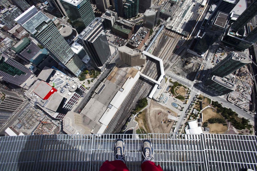 Аттракцион EdgeWalk в Торонто будет, высоте, EdgeWalk, аттракциона, Tower, метров, будут, смотровая, открытая, ходить, платформе, обойдется, человек, середины, тросом, страховочный, предосторожности, мерой, единственной, поручней