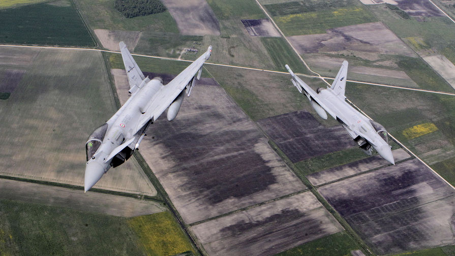 Минобороны РФ: истребитель Typhoon в Сирии опасно сблизился с Ан-30 ВКС России