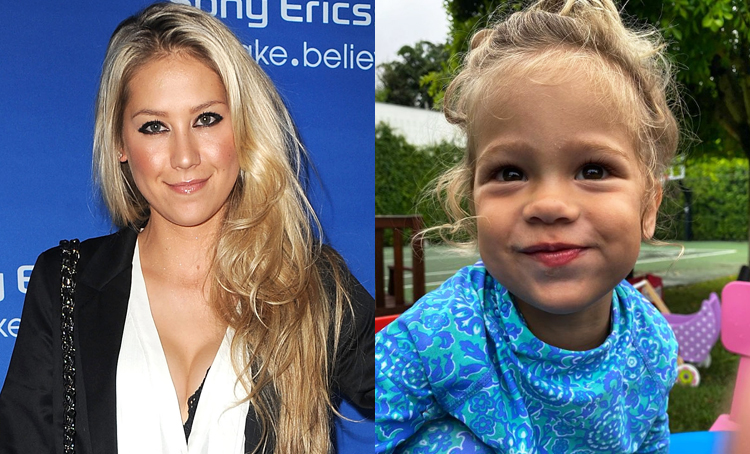 Анна Курникова показала редкие фото подросших детей в честь их дня рождения