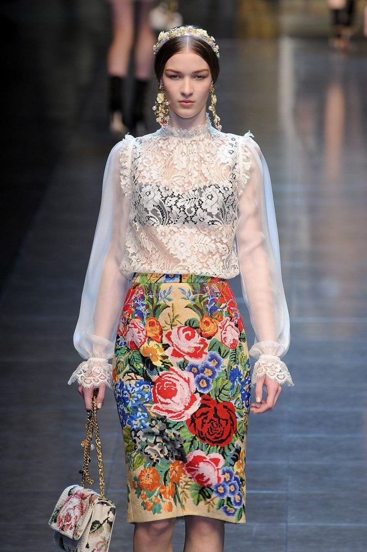 Стильные юбки с вышивкой: лучшие идеи для вдохновения 