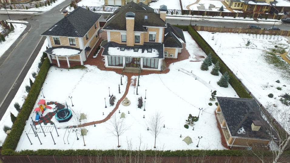 Вот как надо шутить! Роскошные  дома, на которые  "нашутили"  отечественные комики наши звезды