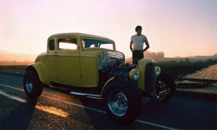 18 самых запоминающихся автомобилей из мира кино